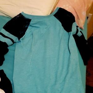 Shirt with mid sleeve